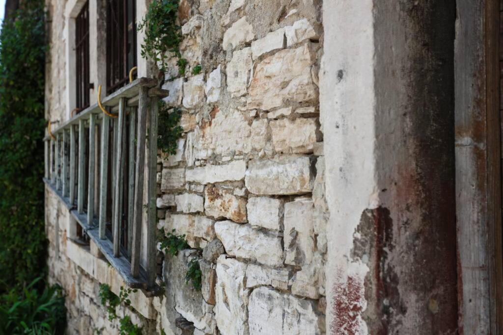 Charming Apartment In Town Center Pola Esterno foto