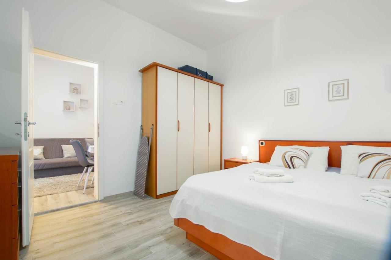 Charming Apartment In Town Center Pola Esterno foto