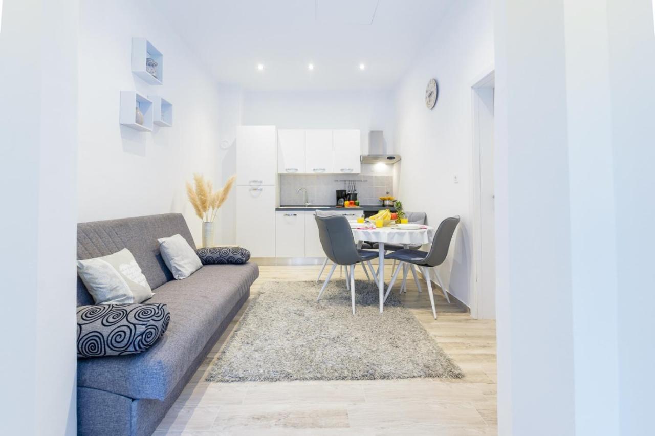 Charming Apartment In Town Center Pola Esterno foto