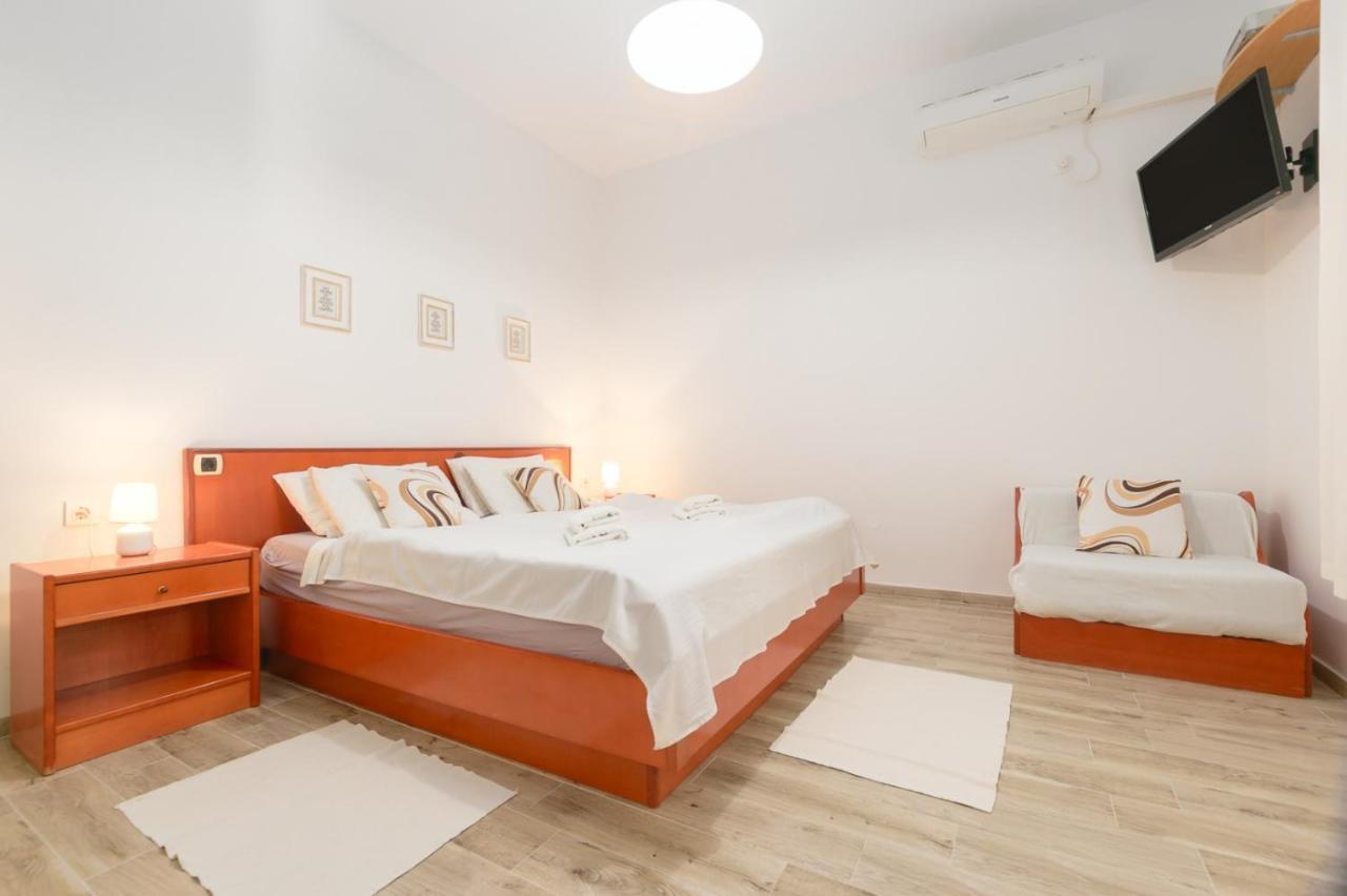 Charming Apartment In Town Center Pola Esterno foto